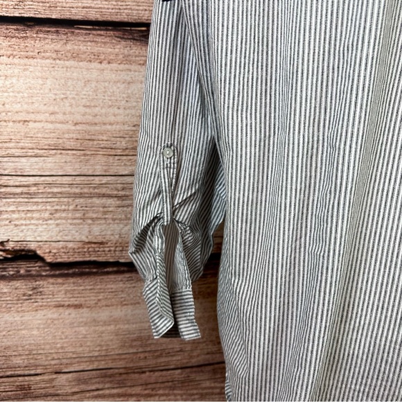 SOLD 🛍️ Westport Women’s Cotton Floral Embroidered Striped Button Down Blouse - Picture 5 of 7